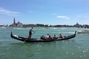 Charming Gondola Ride on the Grand Canal & Gondola Gallery™ - Getting to the meeting point without losing an hour