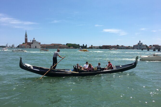 Charming Gondola Ride on the Grand Canal & Gondola Gallery™ - Getting to the meeting point without losing an hour