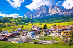 Dolomites & Cortina Small Group Tour from Venice - The ride in a Mercedes Black 8 pax and how the day starts/ends