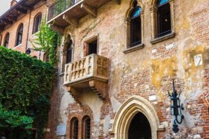 Fascinating Verona: in the Footprints of Romeo and Juliet - Herbs Square: markets, palaces, and merchant-guild details that change the feel of town