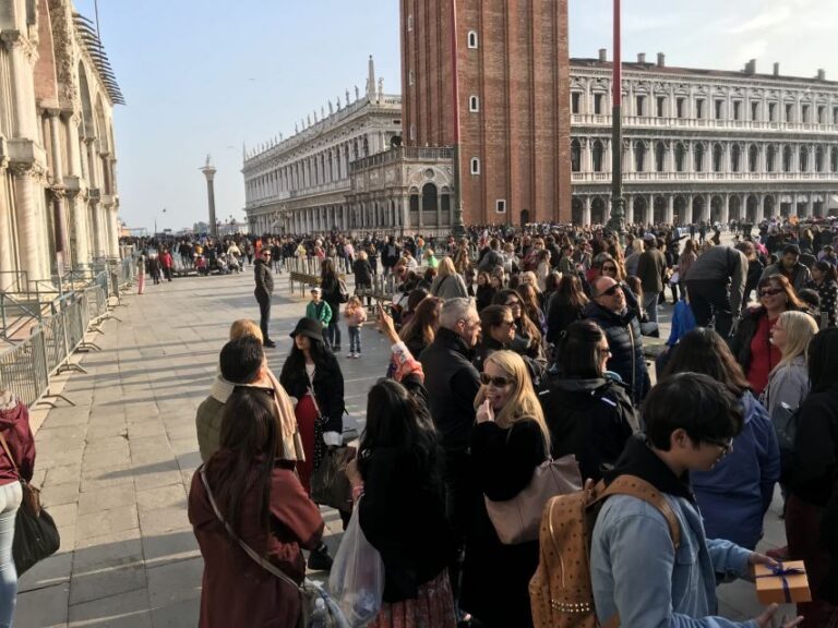 From Lake Garda: Full-Day Guided Group Tour of Venice - Getting There: The Veneto Coach Ride and Quick Breaks