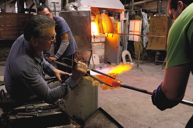 Glass Blowing Live Demo, Showroom visit and Artistic Glass gift! - Finding Gino Mazzuccato on Fondamenta Manin and Getting Seated