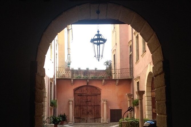 Hidden and fascinating Verona - 2 hour private walking tour - Piazza Bra start: where your bearings get set