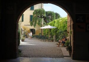 Lazise: Historical Center Wine Tasting Tour - How the tasting flows: whites, Bardolino, then Syrah, Così, and Ettore