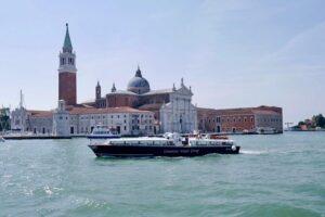 Morning Venice Lagoon Cruise: Murano and Burano Islands - Murano glass demo: what you should expect (and how to shop without regret)