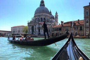 Morning Walking Tour of Venice with Gondola Ride - Starting Point, Meeting Flow, and Why the Group Size Matters