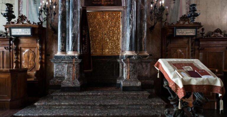 Padua: Jewish Heritage Museum and Synagogue Tour - Finding the meeting point: the magenta building tip