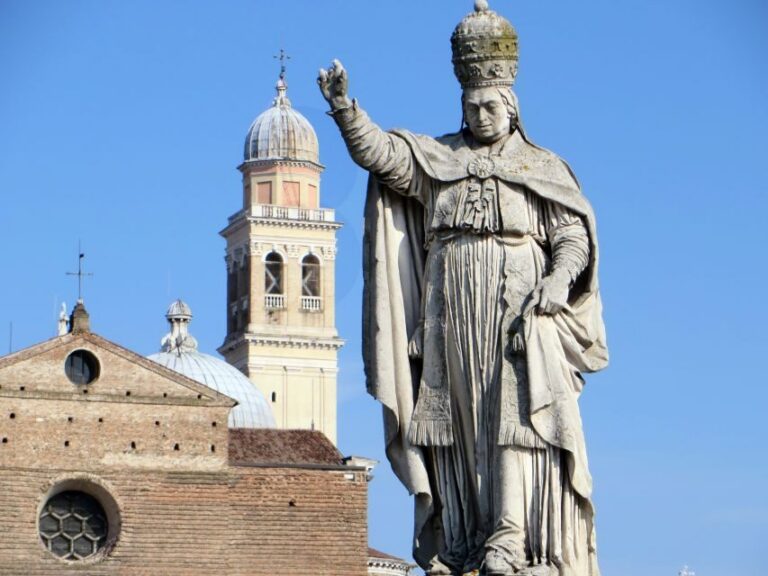 Padua: Private City Walking Tour & Scrovegni's Chapel Visit - Getting oriented in Piazza delle Erbe and the square-to-square rhythm