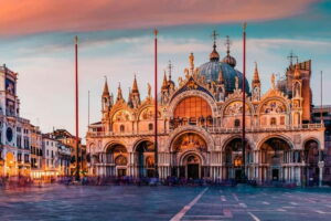 Priority Access St. Mark's Basilica Tour with Terrace Option - Piazza San Marco orientation: why the tour starts with 10 minutes of context