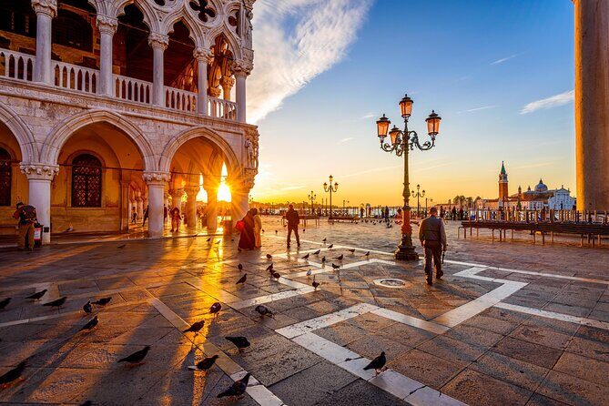 Private Best of Venice Walking Tour with St Mark's Basilica - Quiet calle and palazzos: Venice beyond the main drag