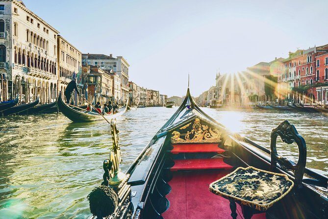 Private Gondola Ride in Venice - Gondoliers, romance, and the reality of phone calls and traffic