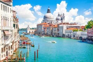 Private Venice 2 hrs Tour: Boat & Walking Tour with food tasting - Cannaregio Side Canals and Madonna Dell’Orto (Yes, the Art Matters)
