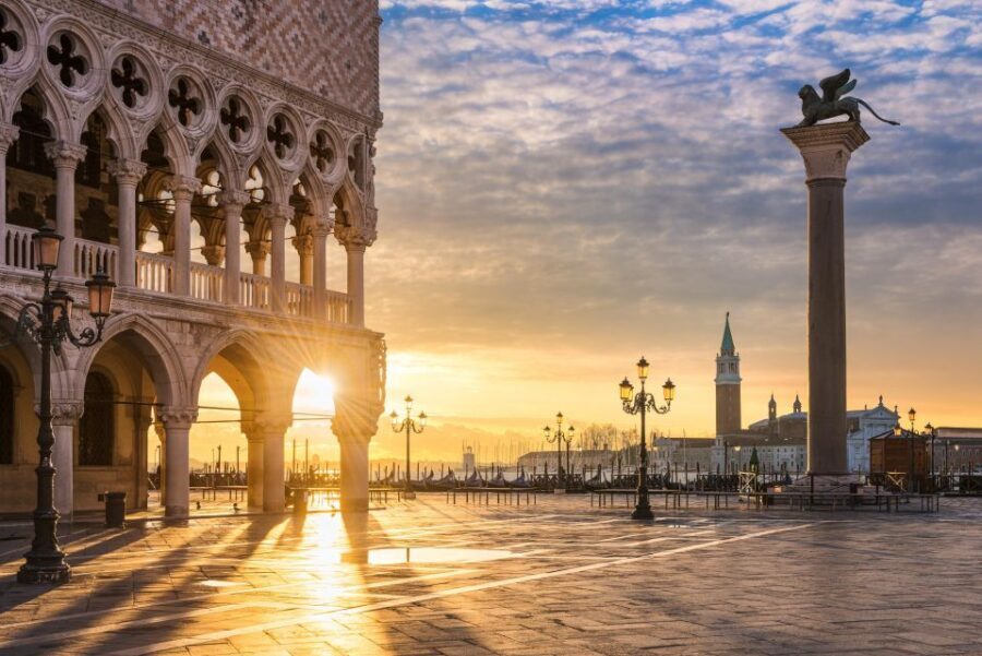 Saint Mark Basilica Priority Access & Audio Guide Option - Entering St. Mark’s Basilica with short, timed access