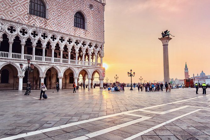 Saint Marks Basilica, Doge's Palace and Gondola tour in Venice - Doge’s Palace: The Venetian Powerhouse, Plus Prison Legends