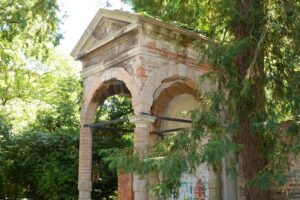 Secret Gardens of Venice Walking Tour - Six garden stops, six vibes: from nun-run fruit trees to Arsenale views
