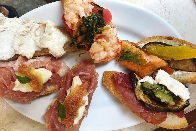 Semi-Private Venice Market and Cicchetti Food Experience - Gondolino Crossing: A Short Ride That Changes the Whole Mood