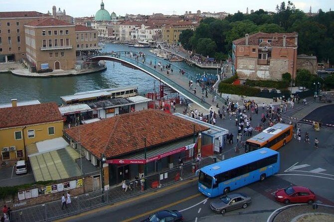 Shared Departure Transfer: Venice Hotels to Venice Train or Bus Station - Where you meet the boat: hotel pickup versus the real stop