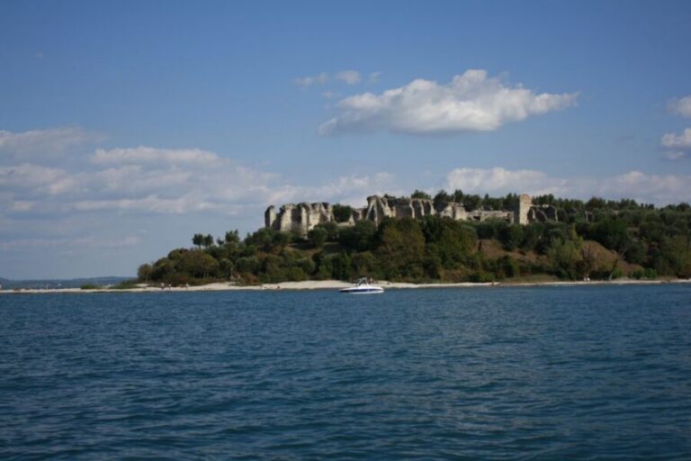 Sirmione: 25 Minute Boat Cruise around the Peninsula - The 25-minute loop: what you’ll see around the peninsula