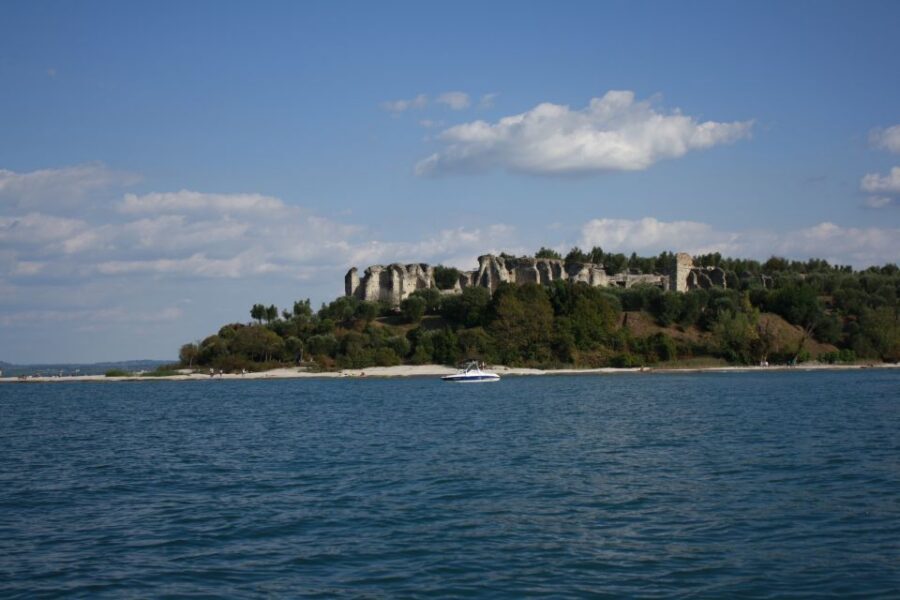 Sirmione: 25 Minute Boat Cruise around the Peninsula - The 25-minute loop: what you’ll see around the peninsula