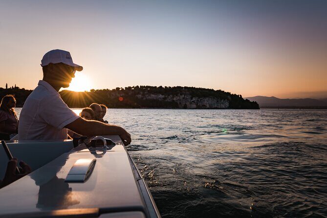 Sunset Tour in Sirmione - Prosecco in a Flute, Cups in the Hand, and How to Enjoy It Without Stress