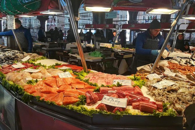 Tasty Street Food Tour of Venice City Center with Cicchetti & Local Specialties - Small group and smart pacing in Venice’s tight streets
