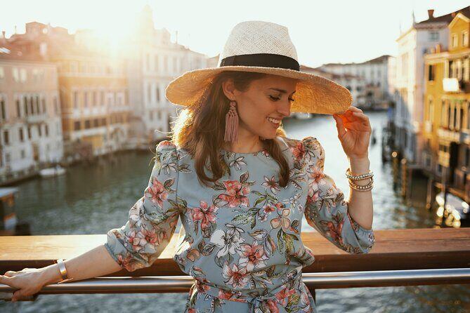The Grand Canal & Rialto Bridge Private Photo Shoot - Grand Canal gondolas and classic architecture: your first set of images