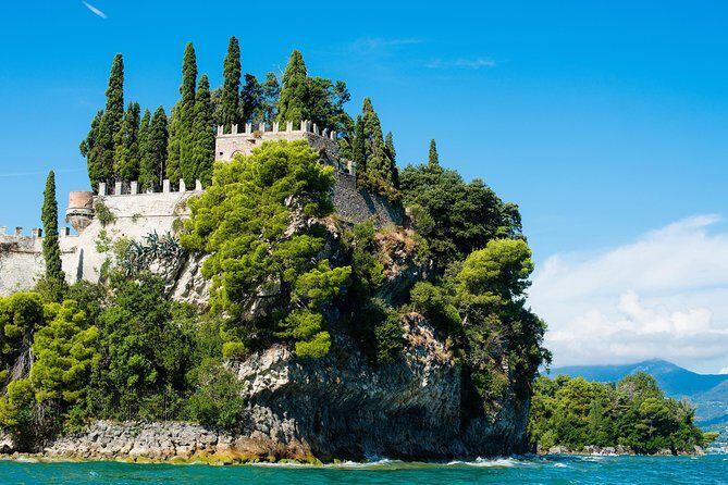 Tour in barca da Sirmione all'Isola del Garda - Maria Callas and the peninsula glamour: first shore passes