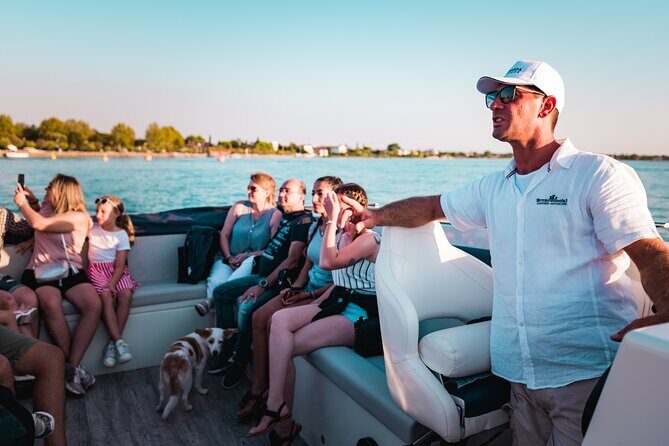 Tour of the Sirmione Peninsula - Boarding at Sirmione Scaligero: quick start, clear sights