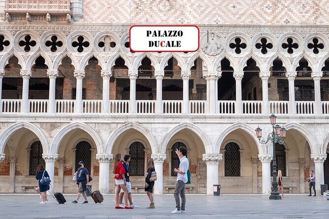 Unusual Venice Walking Tour through Rialto & Gondola Experience - What you are really buying for $60.60 in Venice