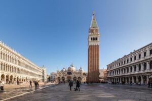 Unusual Venice Walking Tour through Rialto & Gondola Experience - Walking start at St. Mark’s Square: the soul part of Venice