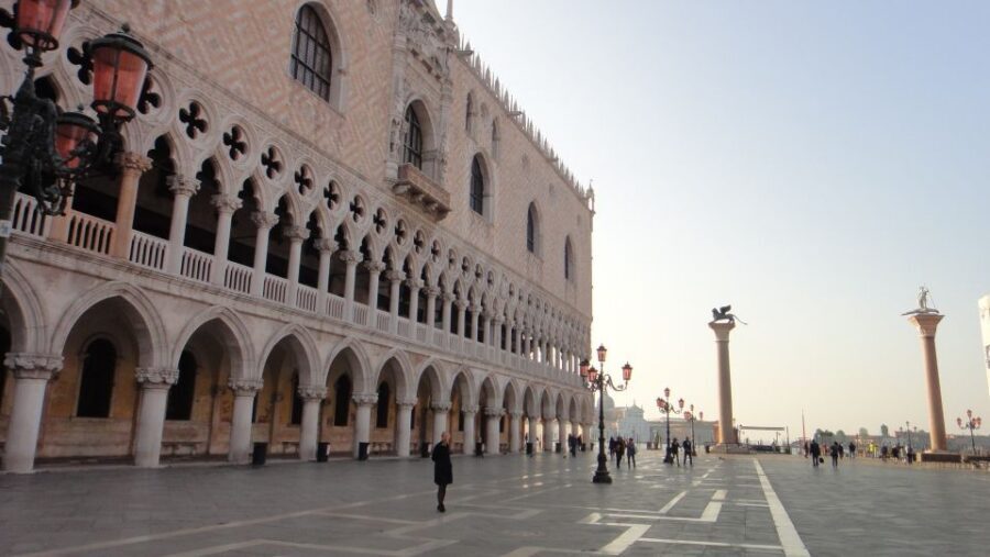 Venice: 1-Hour The Doge's Palace Tour - The Bridge of Sighs and the prisons: the story turns