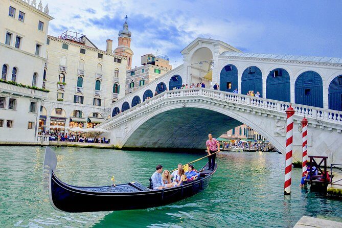 Venice: 30 min private Gondola Ride with Guide - Rio della Madonnetta first: quieter Venice, better orientation