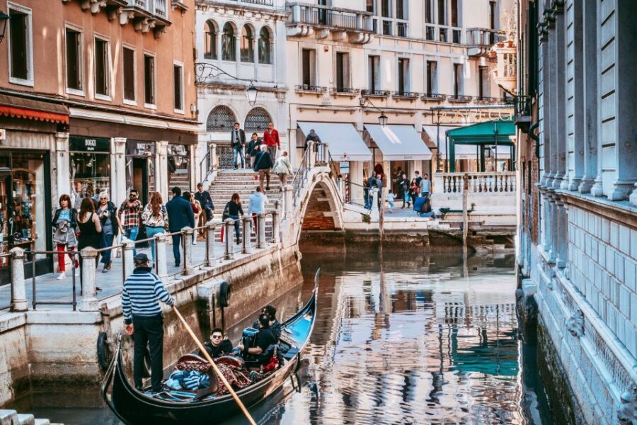 Venice: 30-Minute Gondola Ride on Grand Canal with Serenade - The musician setup: where you sit affects how clearly you hear