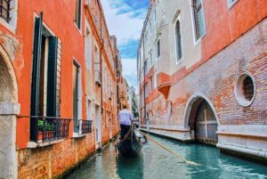 Venice: Basilica and Doge's Palace Tour with Gondola Ride - Meeting in St. Mark’s Square: clock-tower spotting, the TURIVE assistant, and timing