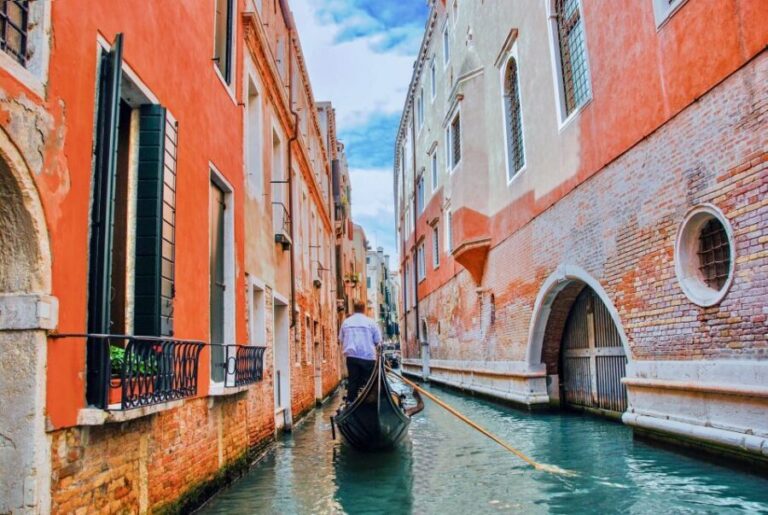 Venice: Basilica and Doge's Palace Tour with Gondola Ride - Meeting in St. Mark’s Square: clock-tower spotting, the TURIVE assistant, and timing