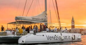 Venice: Catamaran Sunset Jazz Cruise with Aperitivo - Getting to the meeting point near Riva dei Sette Martiri