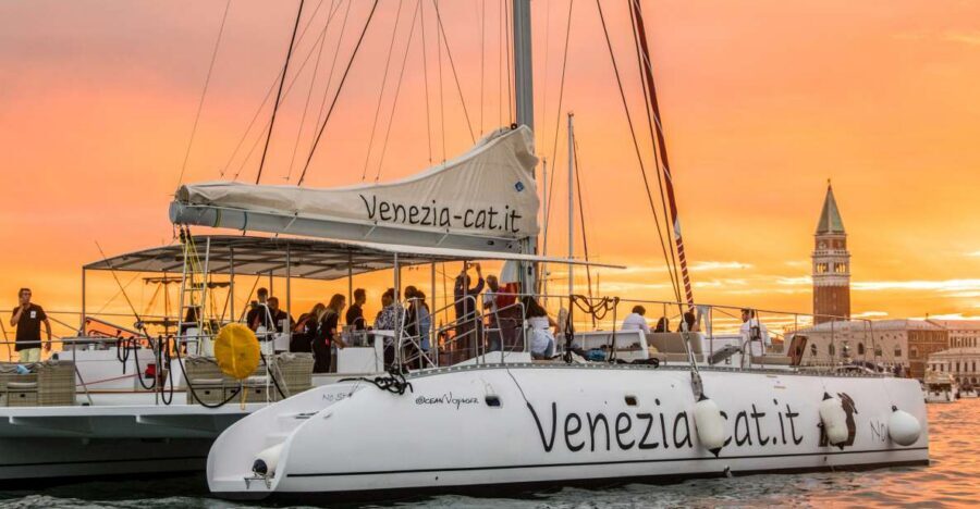 Venice: Catamaran Sunset Jazz Cruise with Aperitivo - Getting to the meeting point near Riva dei Sette Martiri