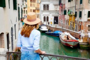 Venice Cicchetti, Spritz and Wine Tour with a Local Guide - Back to the ghetto: corners, walking pace, and better street sense