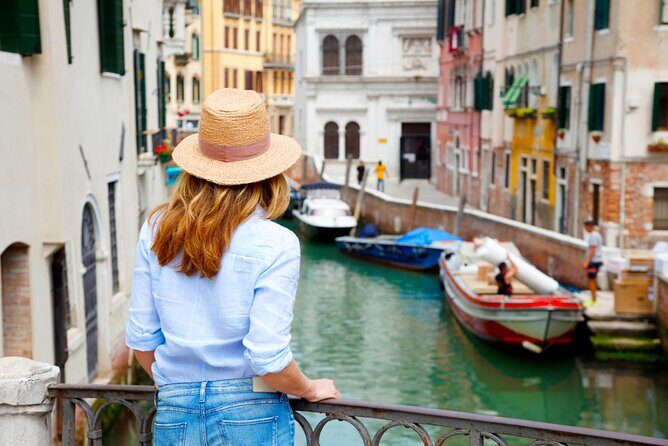 Venice Cicchetti, Spritz and Wine Tour with a Local Guide - Back to the ghetto: corners, walking pace, and better street sense