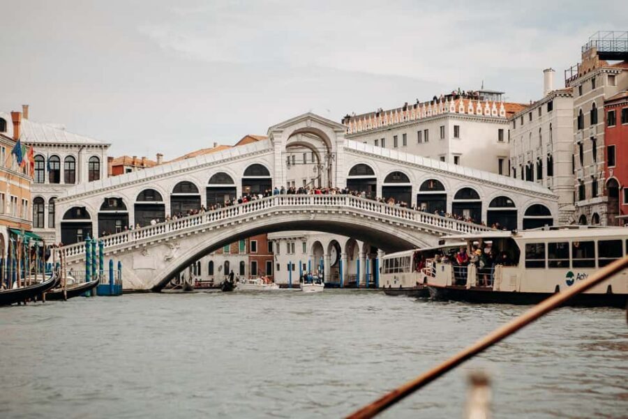 Venice: City Highlights Tour with St Mark's and Gondola Ride - Meeting at San Giacometto: Where the Tour Starts and Why It Helps