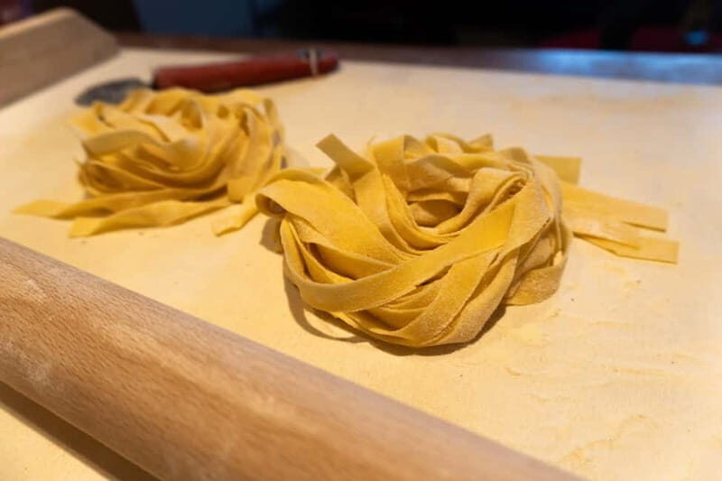 Venice: Cooking Class + Guitar Concert at Chef's Francesco - Welcome appetizer and fine wine before you cook