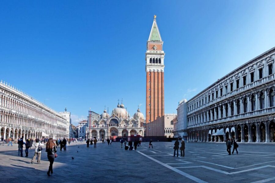 Venice: Day Excursion from Bergamo - The lagoon boat ride: your first Venice moment