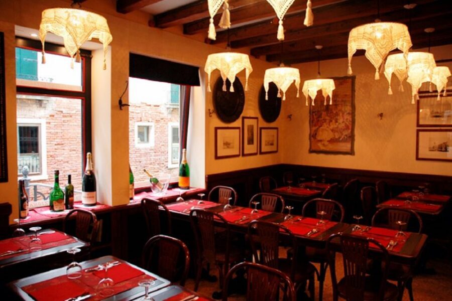 Venice: Dinner & Concert - Vino Vino at 7:00pm: dinner near St. Mark’s, but not frantic