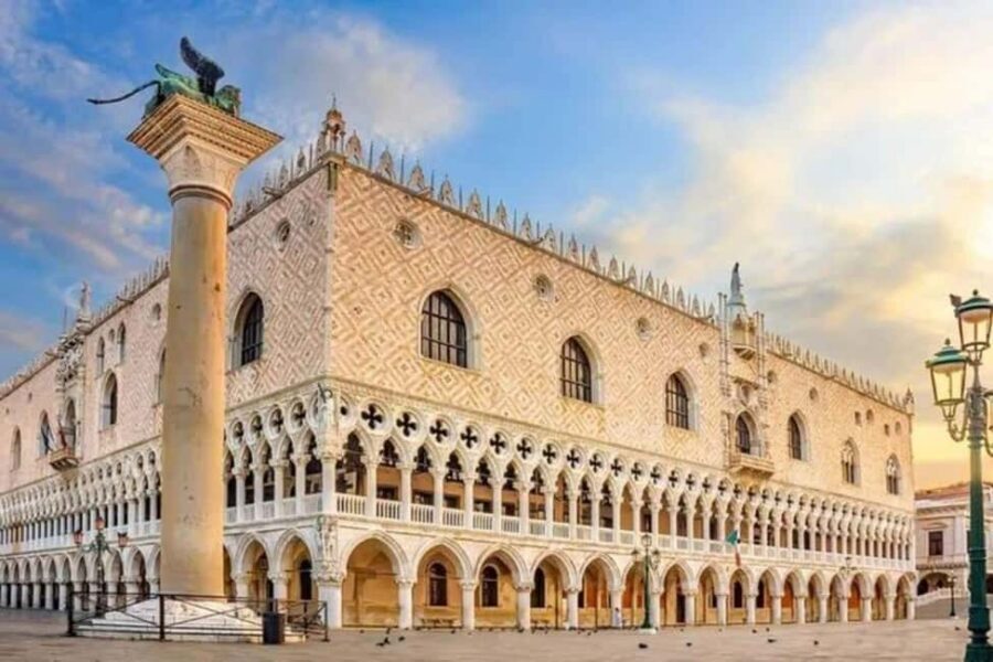 Venice Doge's Palace and St Mark's Basilica Guided Tour - Bridge of Sighs: a short pass with heavy meaning