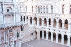 Venice: Doge's Palace and St. Mark's Basilica Tour - Starting off: getting into the Doge’s Palace without getting stuck