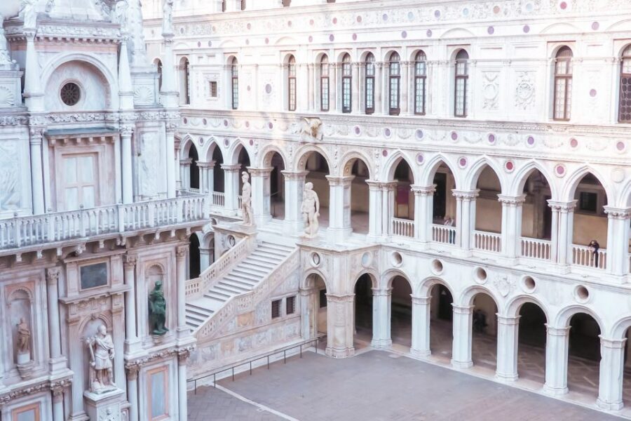 Venice: Doge's Palace and St. Mark's Basilica Tour - Starting off: getting into the Doge’s Palace without getting stuck