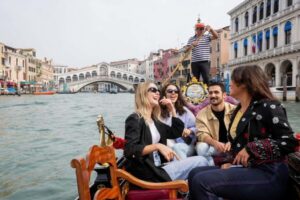 Venice: Doge's Palace and St Mark's Tour with Gondola Ride - St Mark’s Basilica: skip the lines, then look up