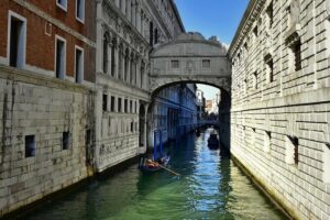 Venice: Doge's Palace Guided Tour With Tickets & Optional Gondola - Doge’s Palace Highlights: Gothic Authority and Lagoon Views