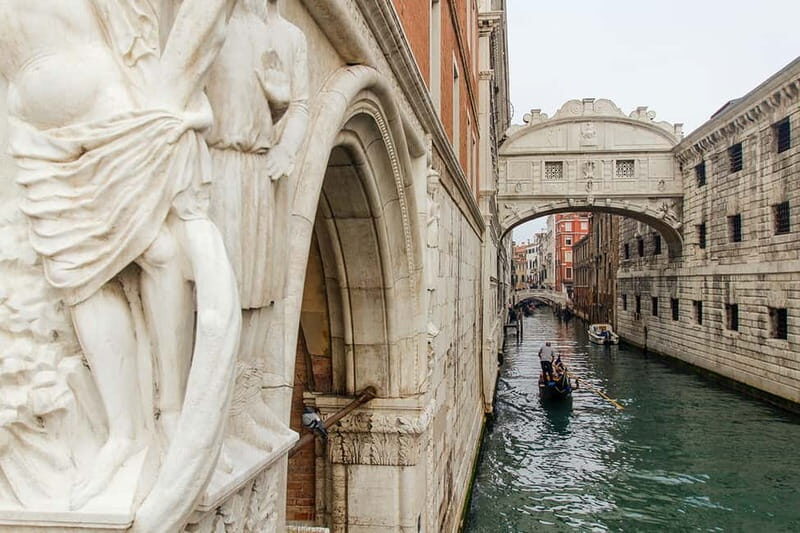 Venice: Doges Palace, Prison, and Secret Passageways Tour - Inside Doge’s Palace: Secret Itineraries, Archives, and Council Rooms