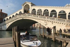 Venice Full-Day Tour from Lake Garda - Landmarks by Boat: The Rialto and Bridge of Sighs From the Water